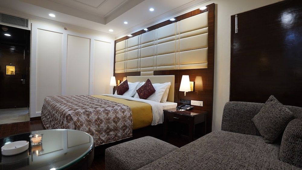 Hotel Samrat Executive Deluxe Room 2