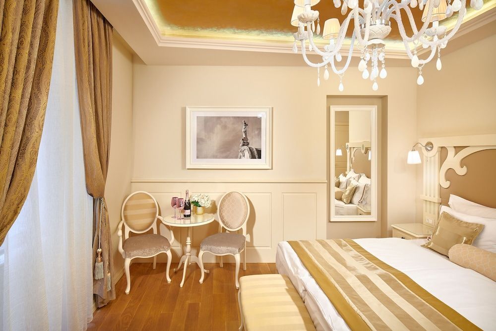 Piazza Heritage Hotel Deluxe Double or Twin Room 3