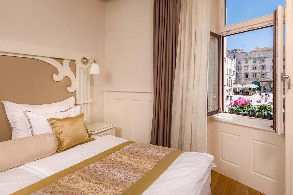 Piazza Heritage Hotel Deluxe Double or Twin Room, City View 6