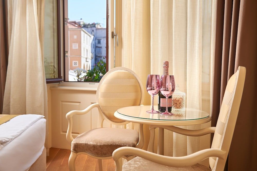 Piazza Heritage Hotel Deluxe Double or Twin Room, City View 8