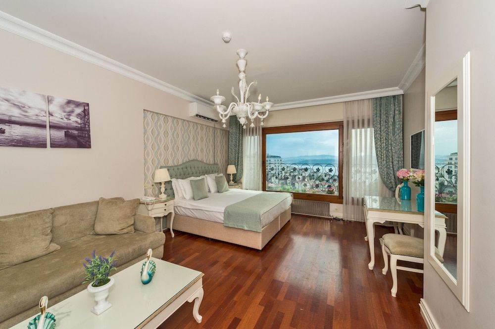 Deluxe Suite (with Bosphorus View)