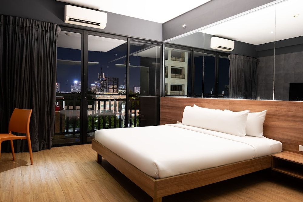 Azumi Boutique Hotel King Room 2