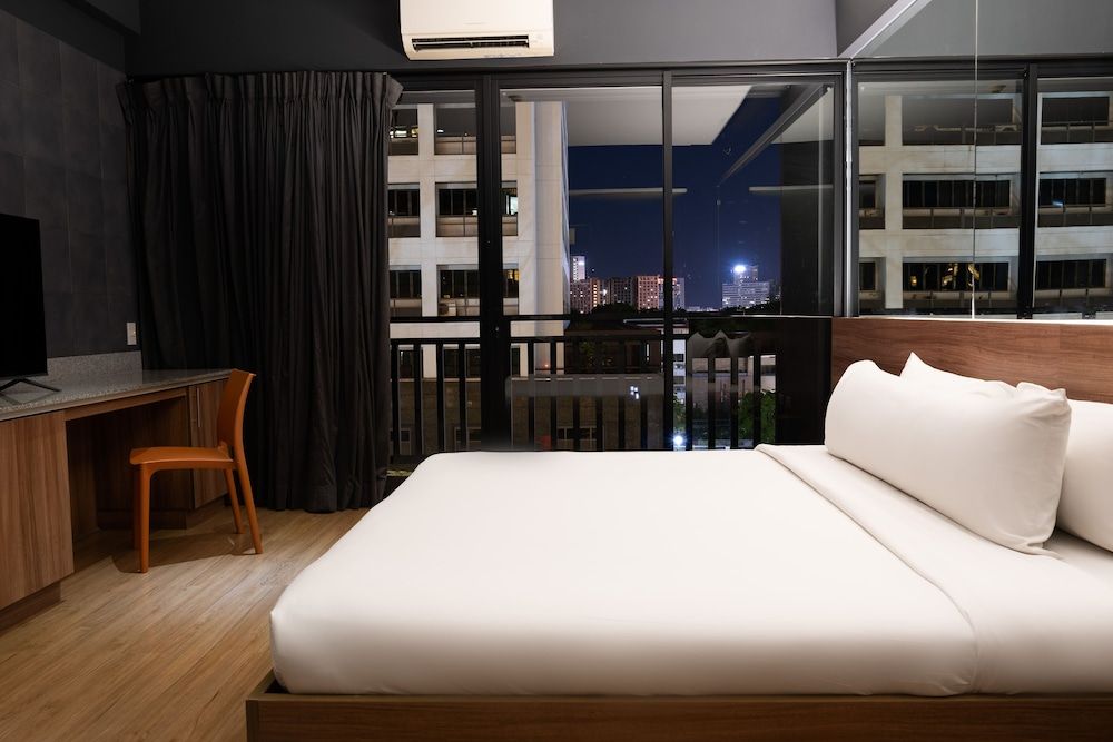 Azumi Boutique Hotel King Room 3