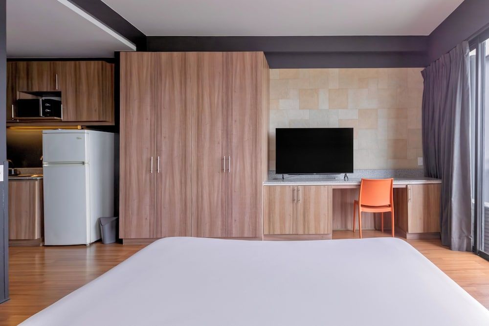 Azumi Boutique Hotel King Room 4