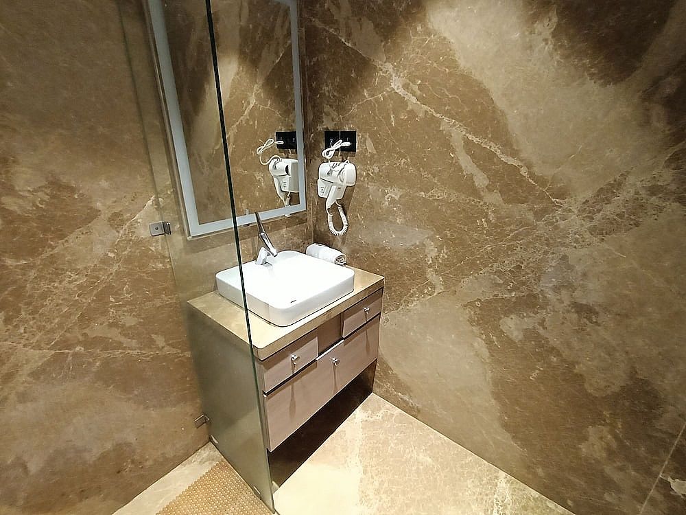 Hotel Highway Inn Deluxe AC Room 19