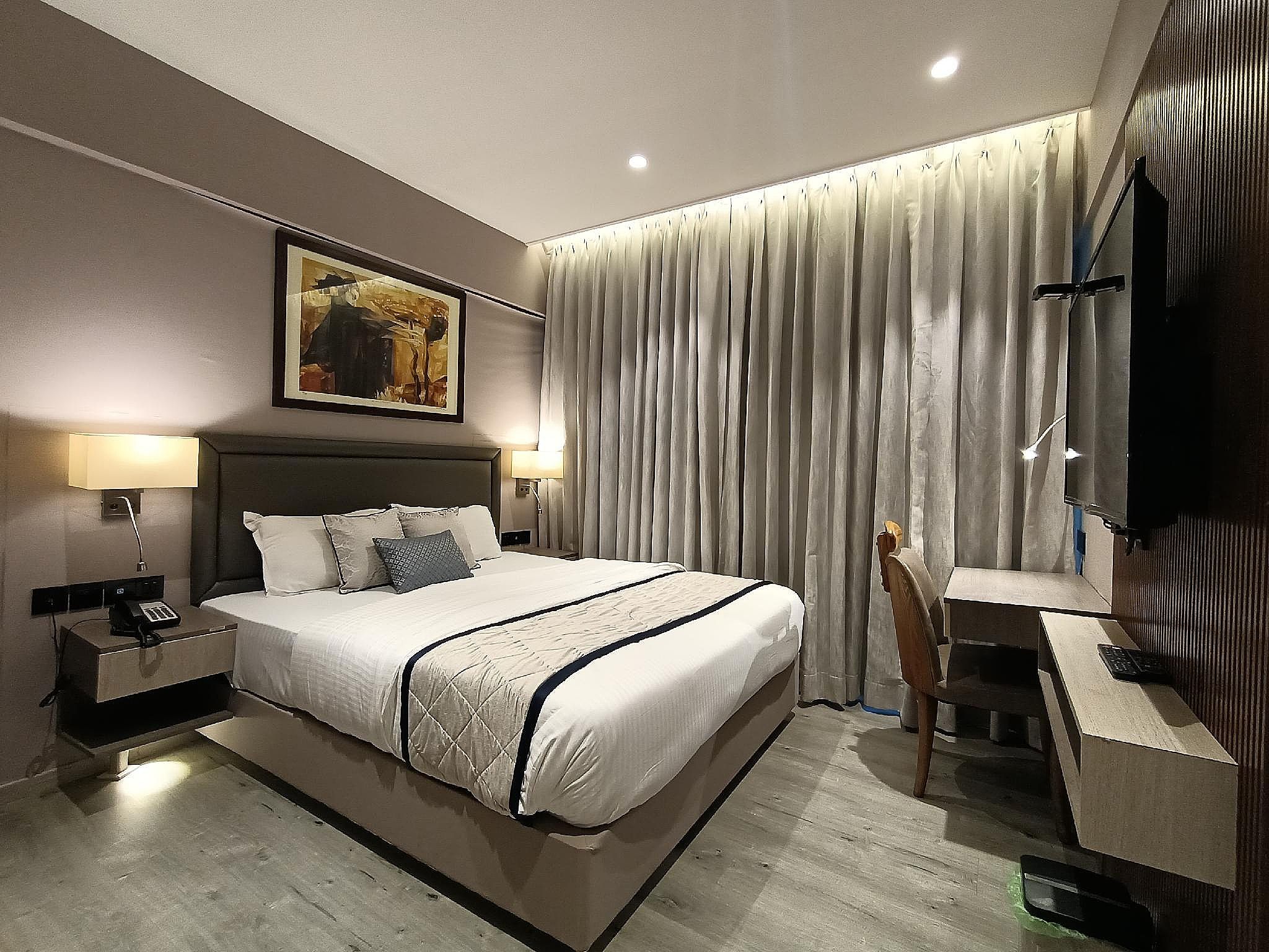 Hotel Highway Inn Deluxe AC Room 3