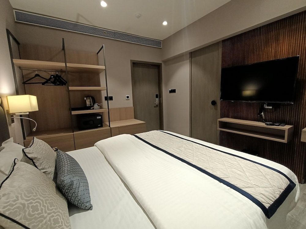 Hotel Highway Inn Deluxe AC Room 7