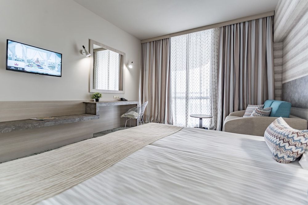 Family Room (2 adults + 2 children)