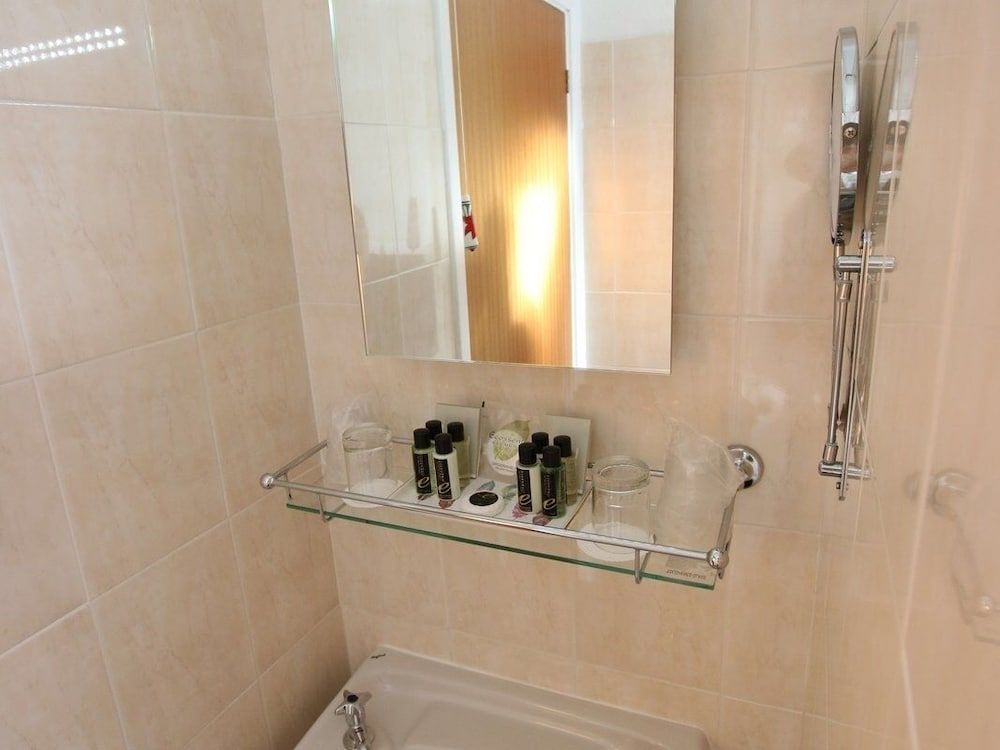 Greylands Guest House Suite, Ensuite 3