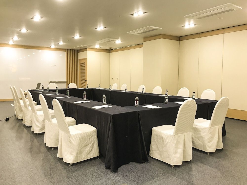 undefined L&L Central Hotel 6