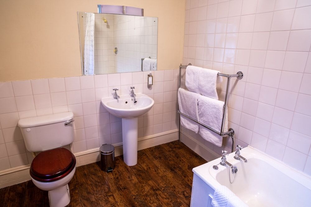 Dalmunzie Castle Hotel Double Room, Ensuite (Four Poster) 4