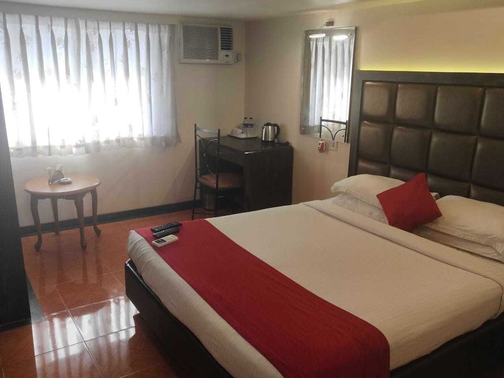 Hotel Heritage Dakshin Deluxe Room 8