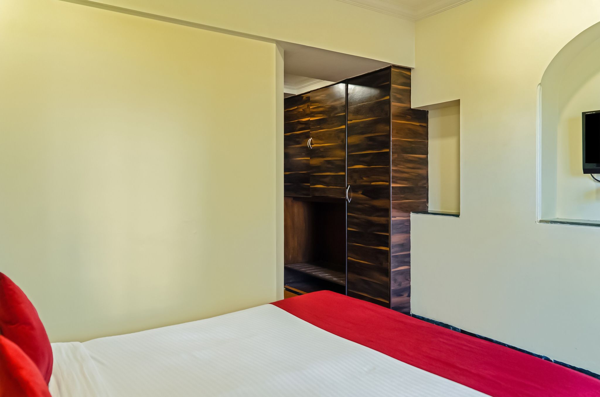Hotel Heritage Dakshin Deluxe Room 16