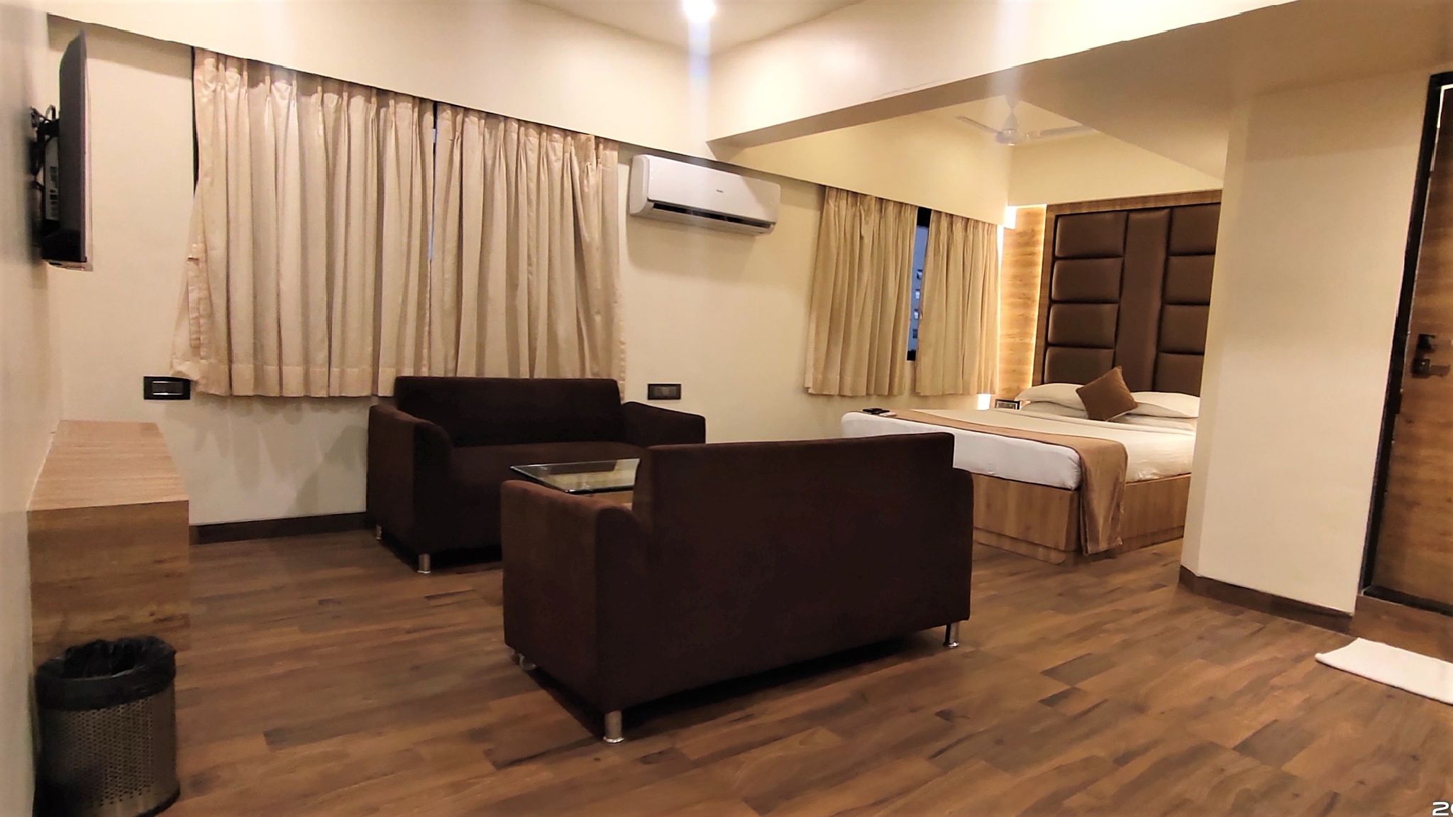 Hotel Heritage Dakshin Suite room 4