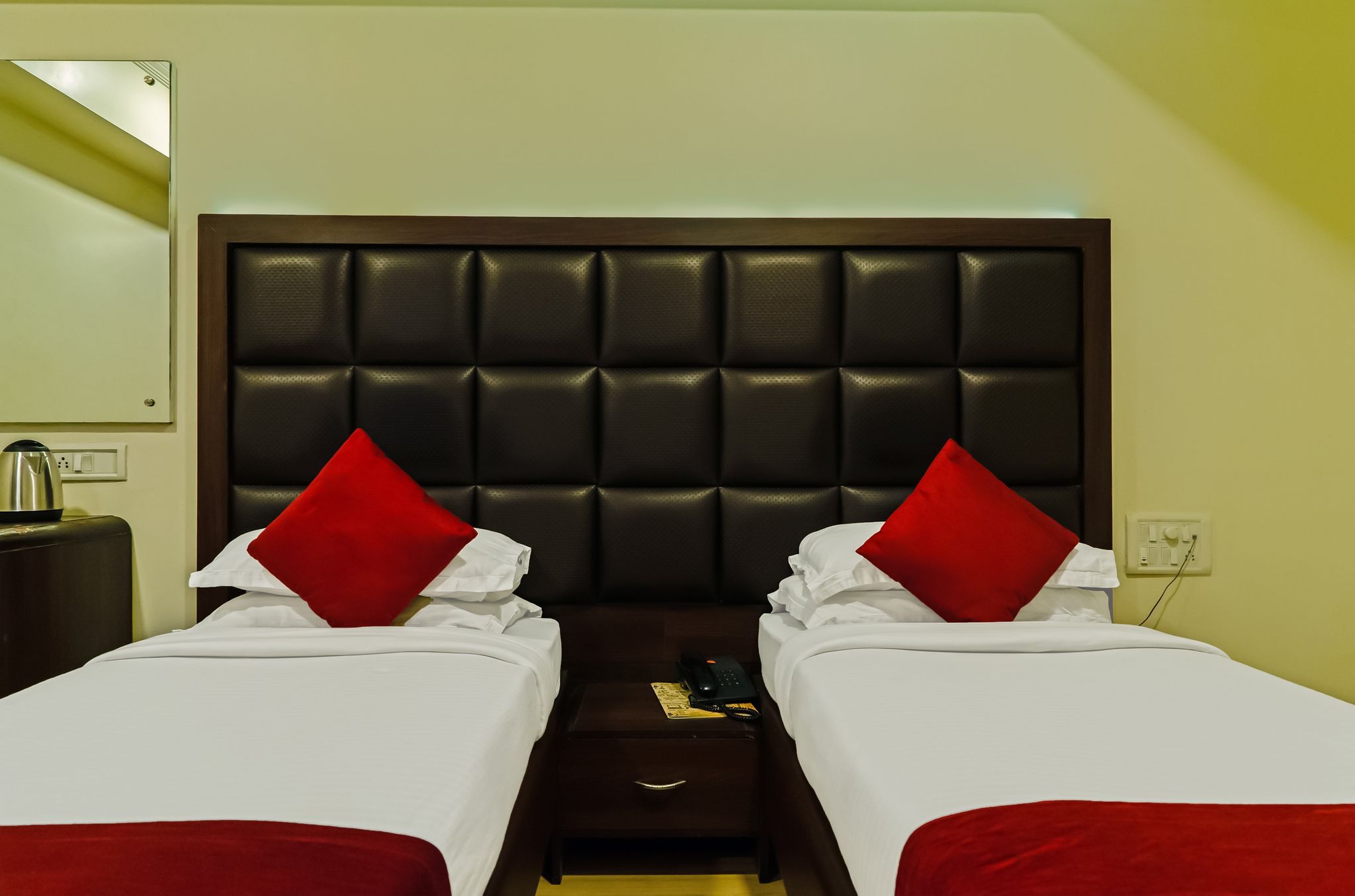 Hotel Heritage Dakshin Deluxe Room 3