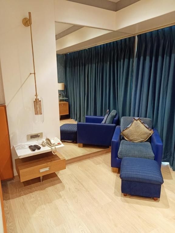 Mirage Hotel Executive Twin Room With Bathtub 8