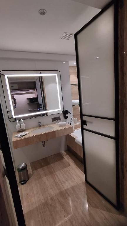 Mirage Hotel Executive Twin Room With Bathtub 6