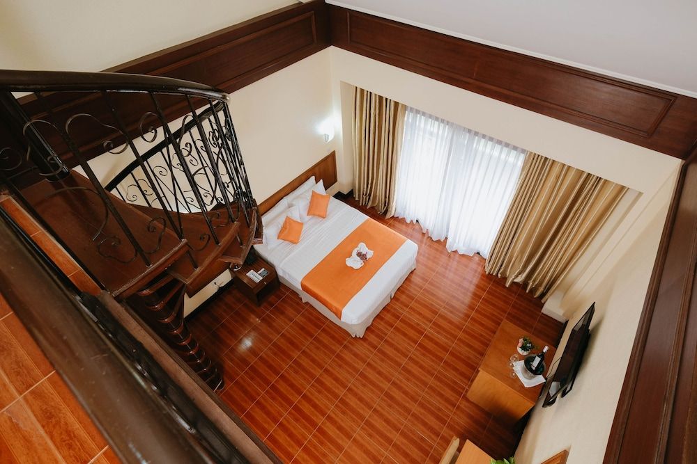 Club Loft, Multiple Beds, Lake View