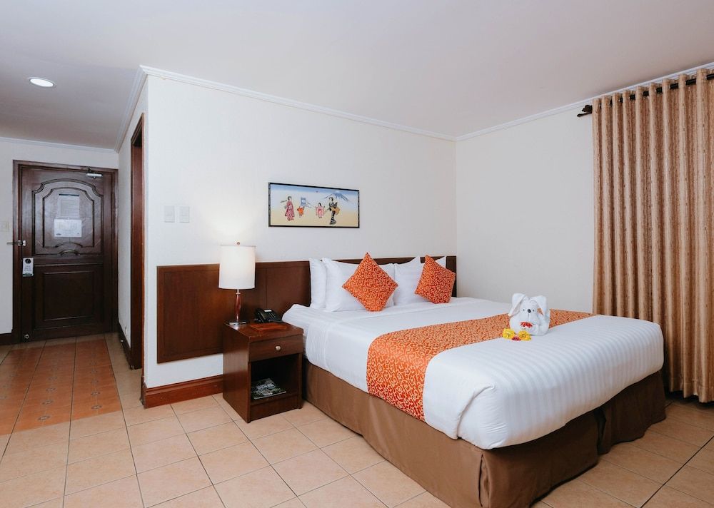 Superior Room (Tanguile)