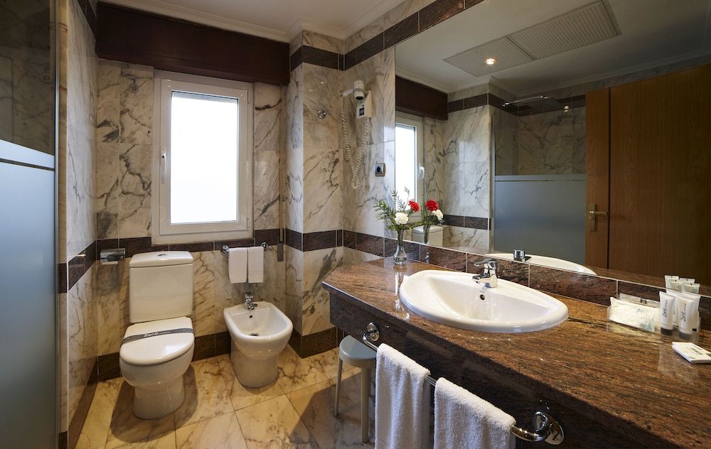 Hotel Zenit Dos Infantas Double or Twin Room 9