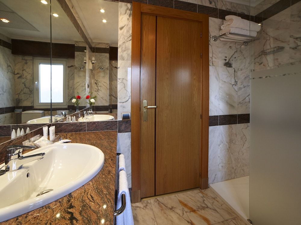 Hotel Zenit Dos Infantas Double or Twin Room 7