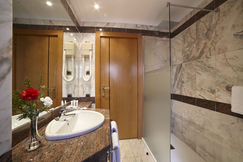 Hotel Zenit Dos Infantas Double or Twin Room 10