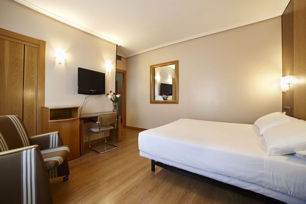 Hotel Zenit Dos Infantas Double or Twin Room 4
