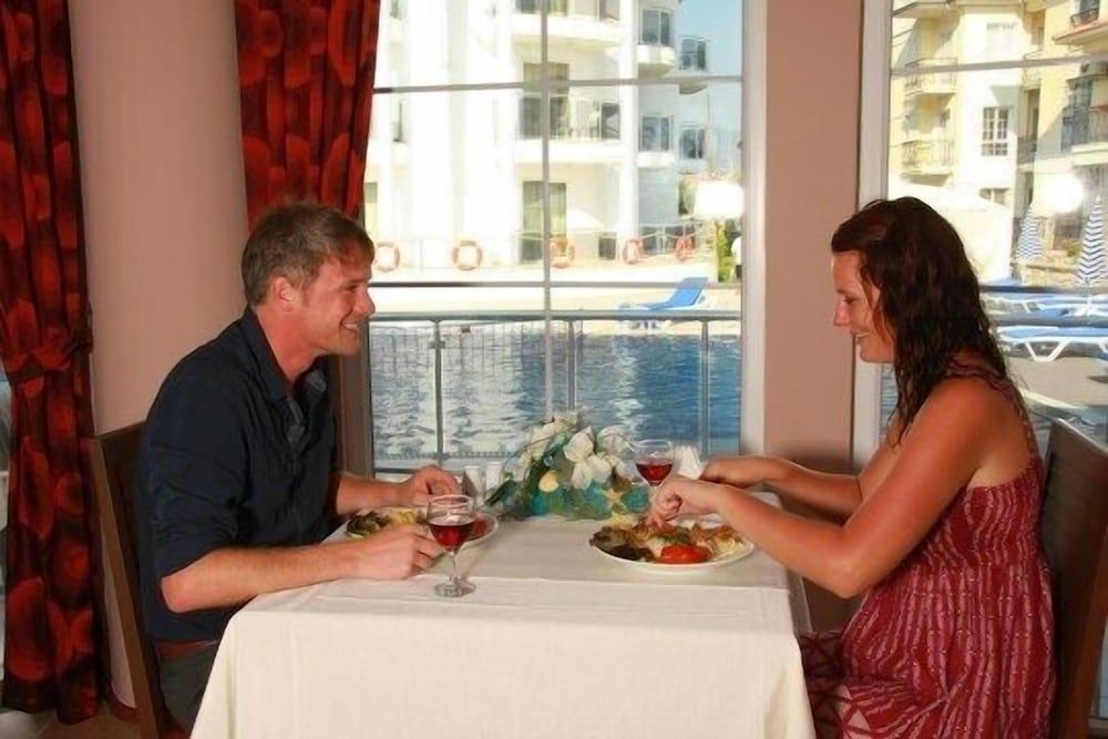 Couples Dining