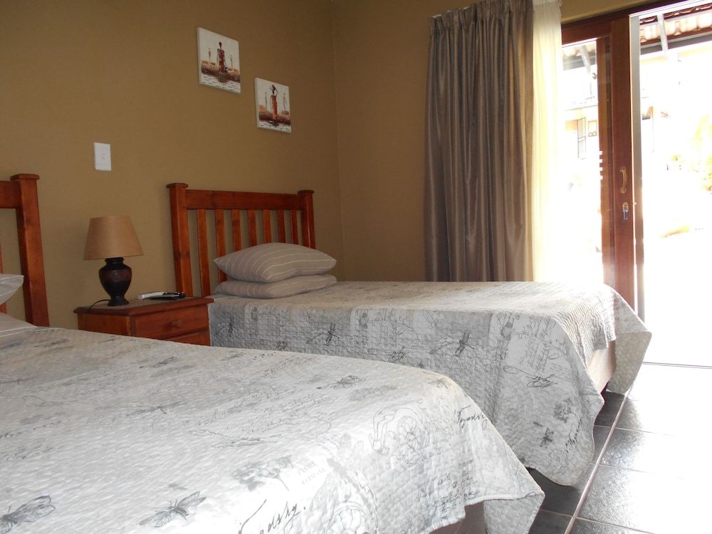 Meerkat Manor Superior Twin Room 5