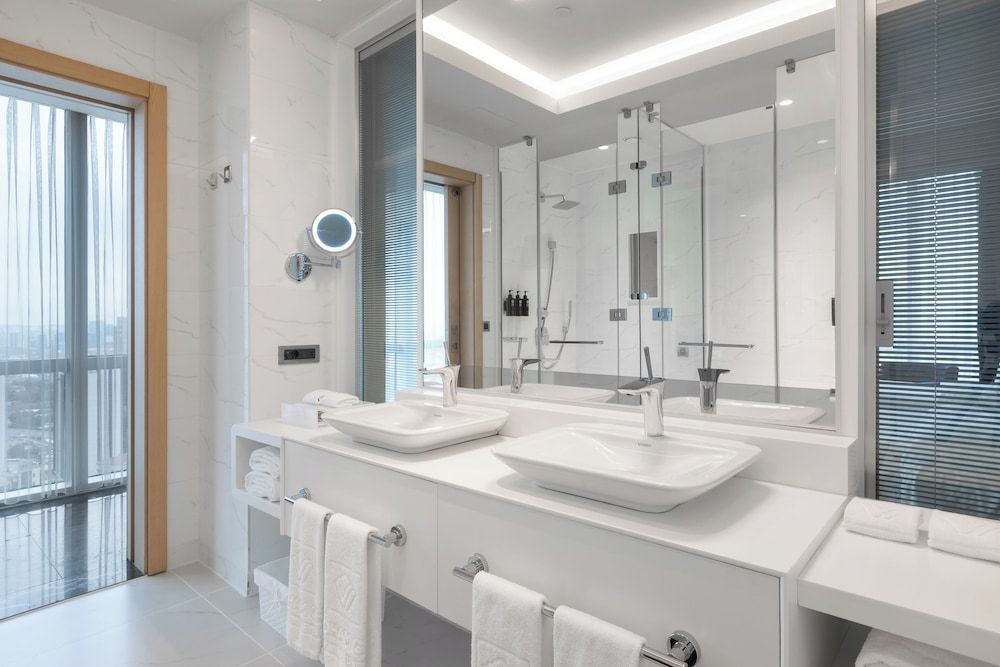 Wyndham Grand Levent Istanbul Hotel & Conference Center Deluxe Twin Room, City View 2