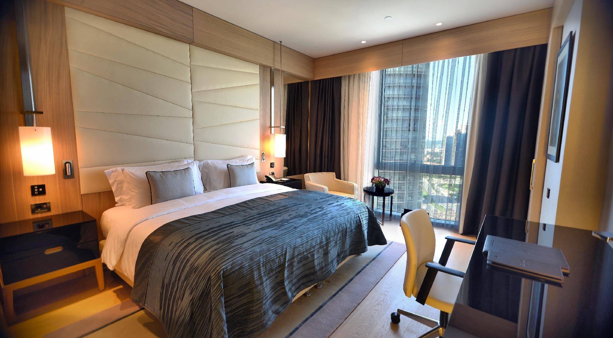 Executive Room King Bed with City View
