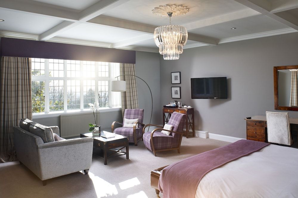 The Manor Elstree Junior Suite 4