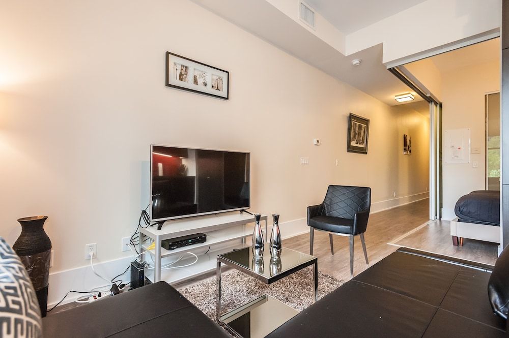 Life Suites Loft - CN Tower Executive Condo, 1 Bedroom, Non Smoking, Balcony 7