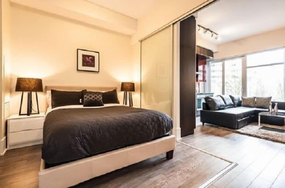 Life Suites Loft - CN Tower Executive Condo, 1 Bedroom, Non Smoking, Balcony 2