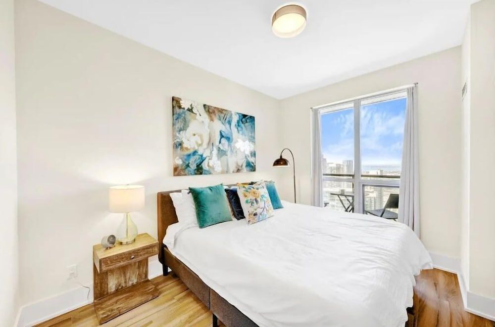 undefined Life Suites Loft - CN Tower 10