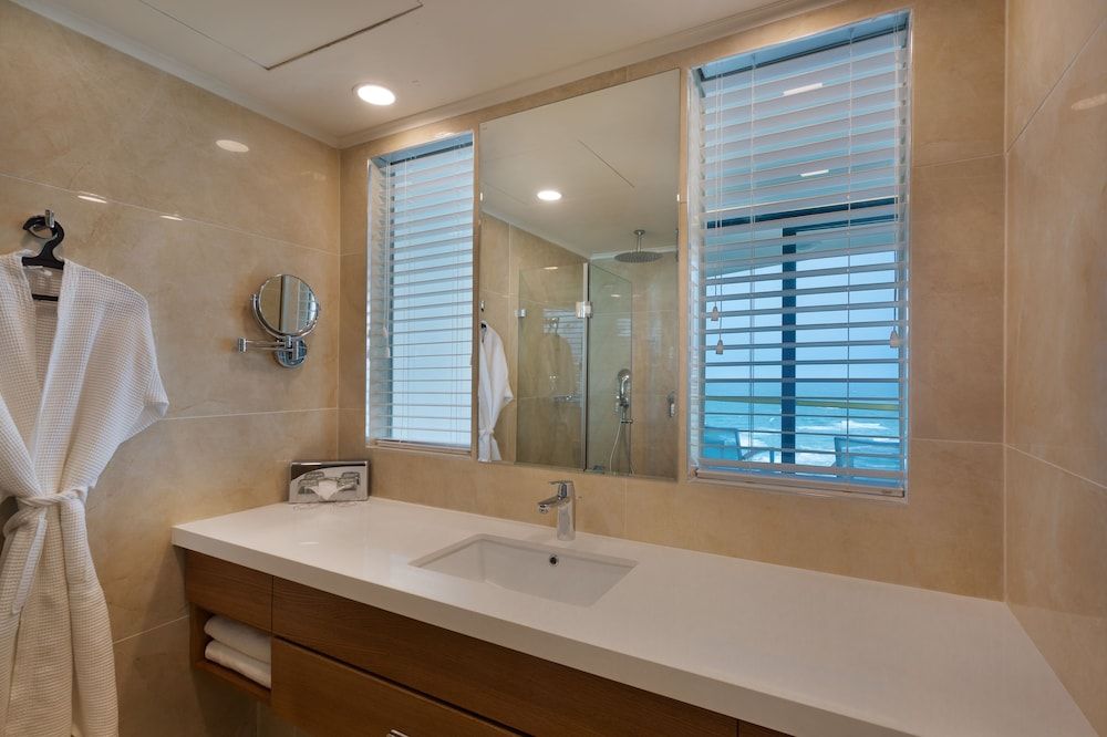 Herbert Samuel Okeanos Suites Herzilya Executive Suite Sea View 2