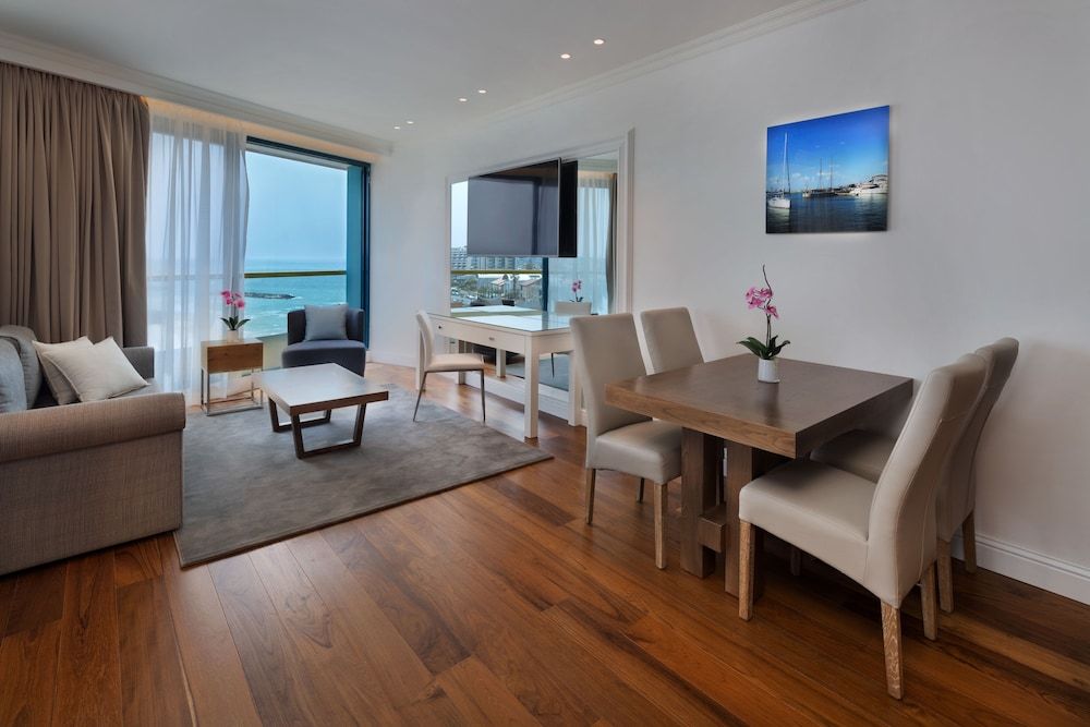 Herbert Samuel Okeanos Suites Herzilya