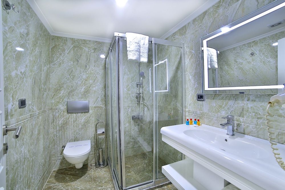 Hotel Monaco Double or Twin Room 9