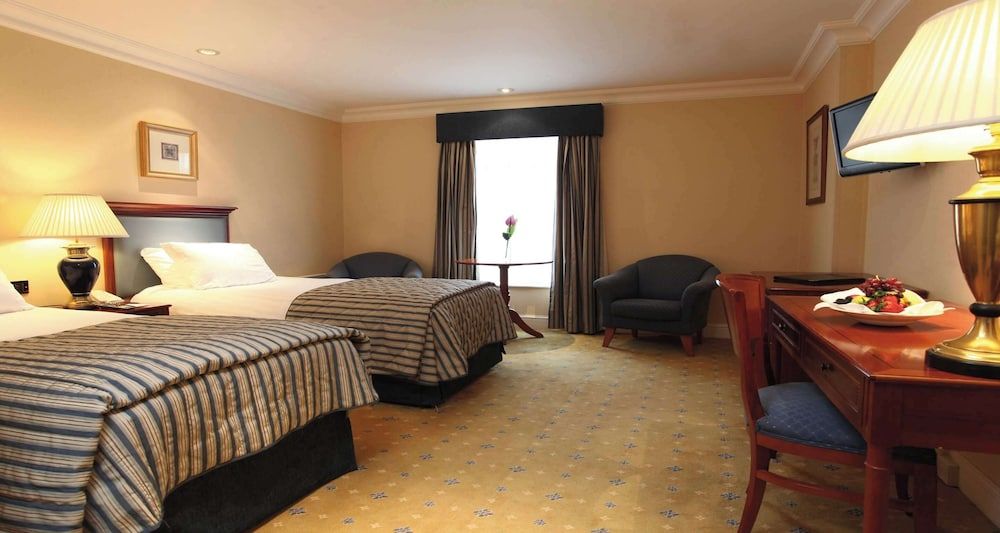 Best Western Plus Birmingham NEC Meriden Manor Hotel Superior Room, 2 Twin Beds, Non Smoking 3