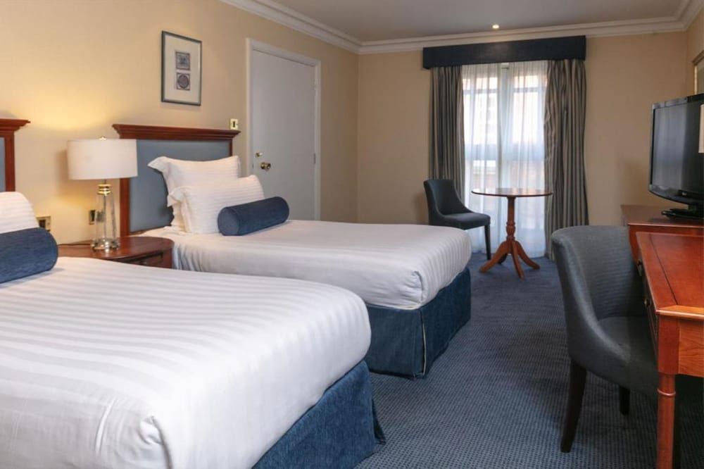 Best Western Plus Birmingham NEC Meriden Manor Hotel Superior Room, 2 Twin Beds, Non Smoking 5