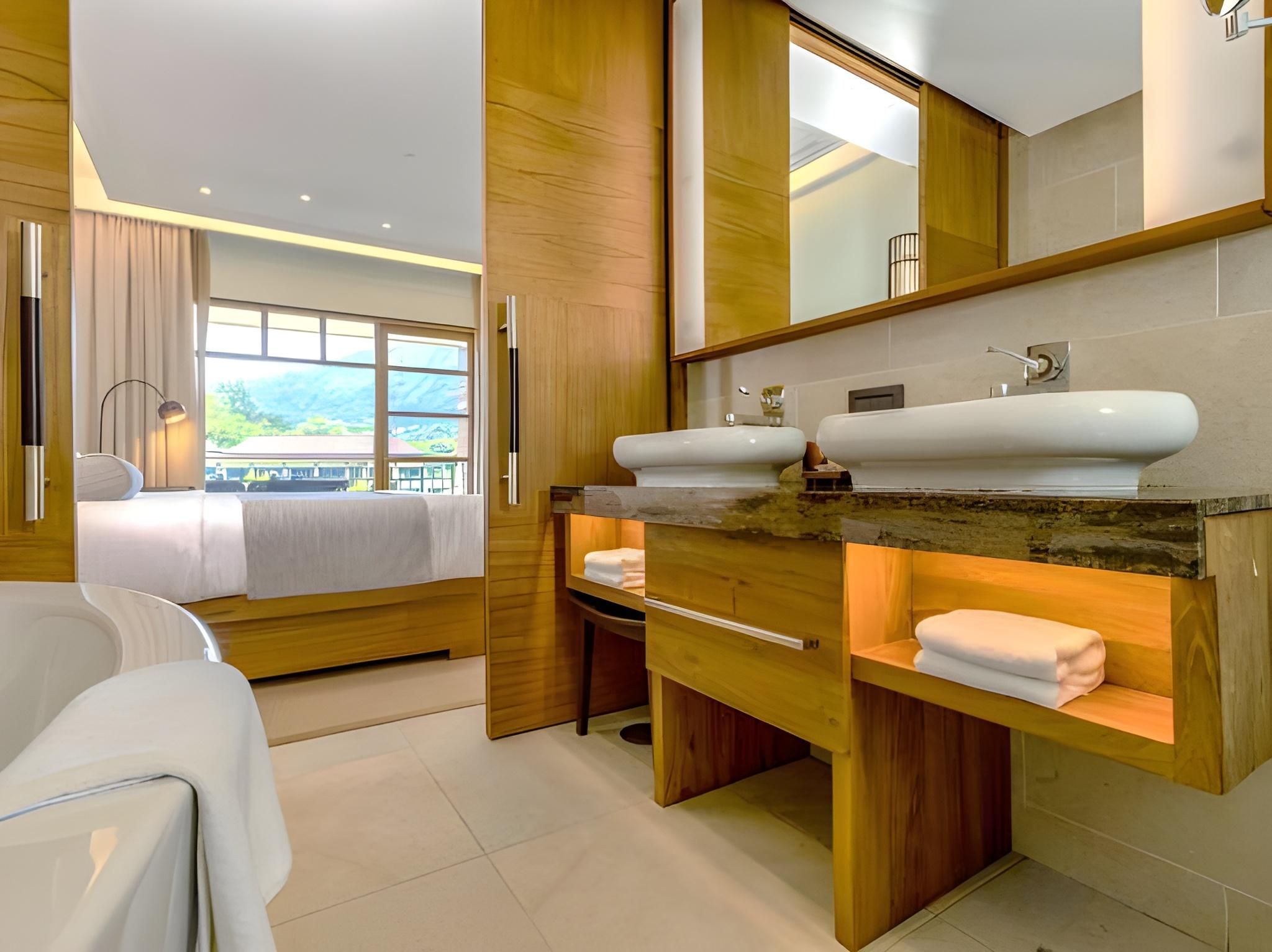 Savoy Seychelles Resort & Spa Savoy Deluxe Grand Pool 3