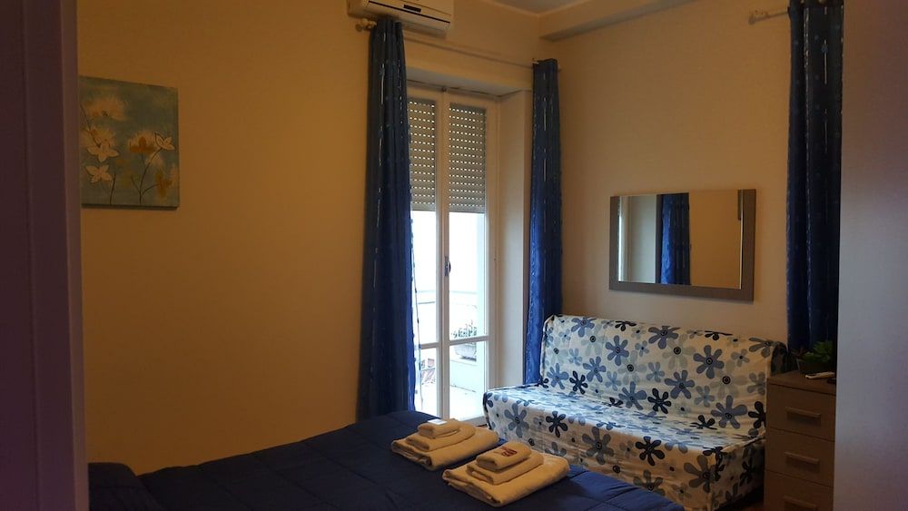 Domina Romae B&B Deluxe Quadruple Room, Ensuite 19