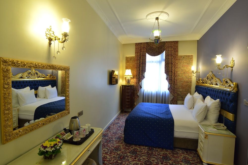 By Murat Crown Hotel Superior Room 3