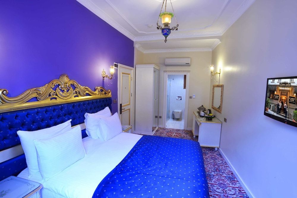By Murat Crown Hotel Superior Room 6