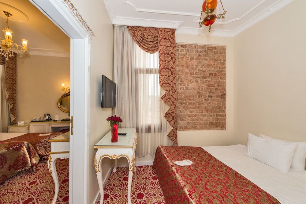 By Murat Crown Hotel King Suite with Jacuzzi 3