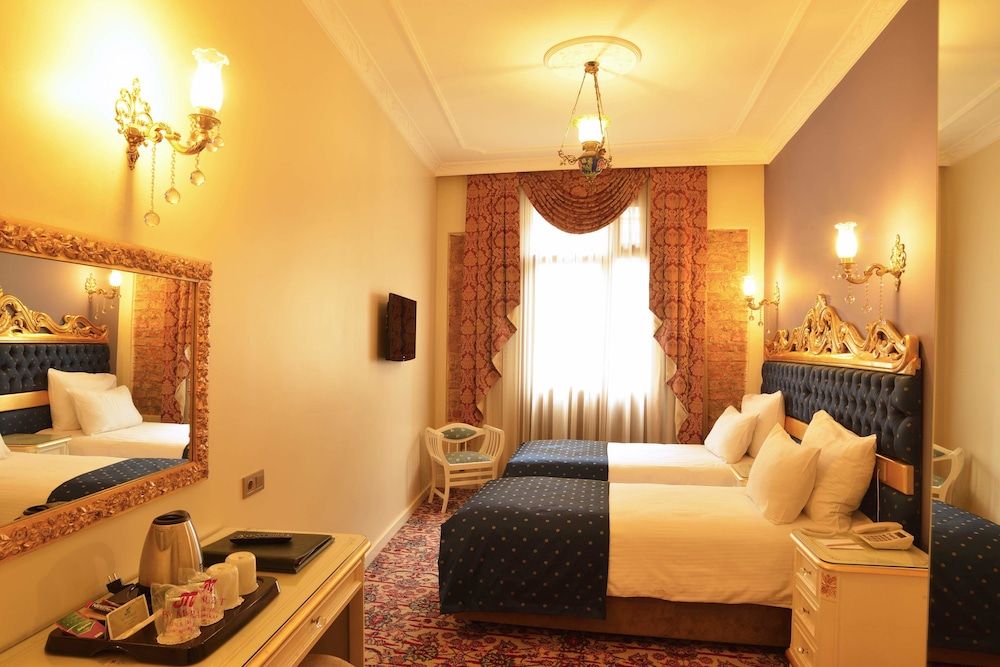 By Murat Crown Hotel Superior Room 5