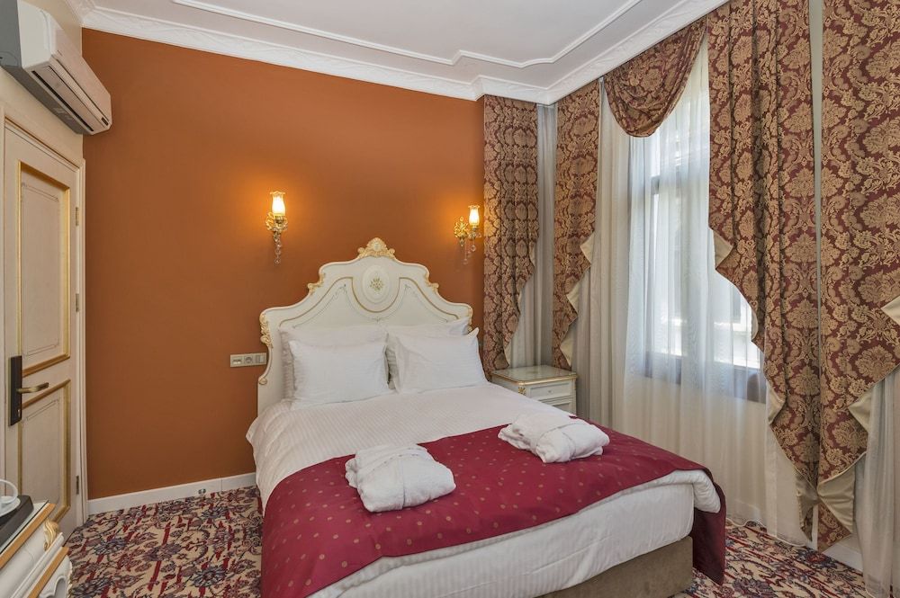 By Murat Crown Hotel Economy Room 3