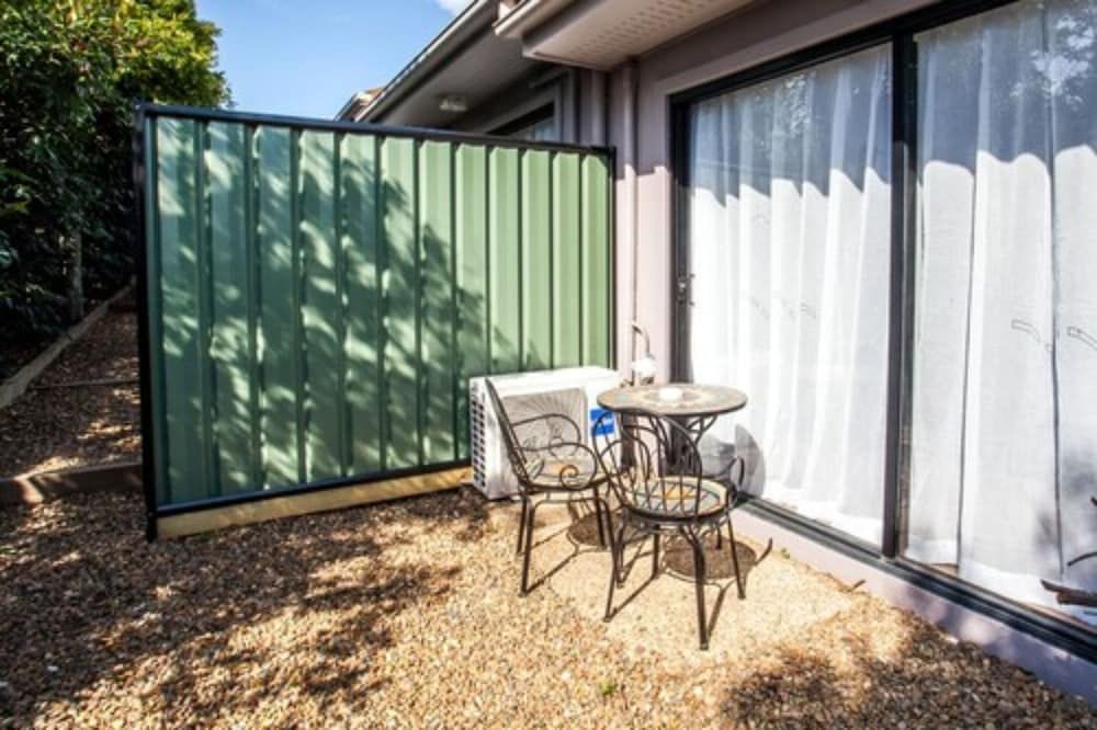 Springwood Motor Inn Standard Triple Room 5