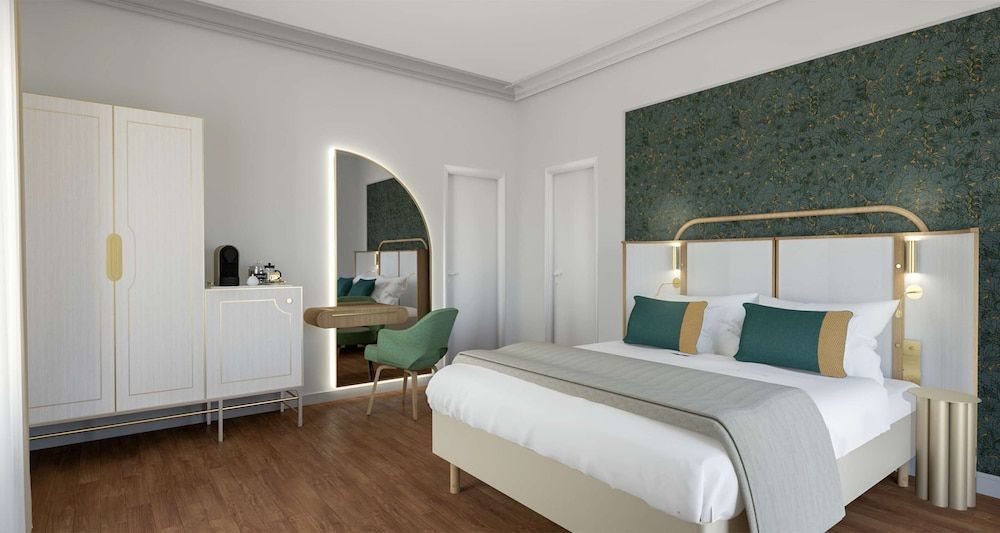 Comfort Room, 1 Queen Bed, Non Smoking, Balcony