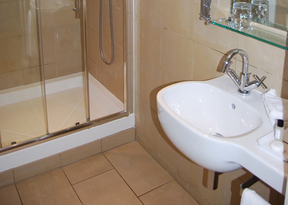 The Horn of Plenty Double Room (Small) (1 Adult) 4